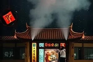 动画剧集《镜中街角》玻璃橱窗倒影插画封面